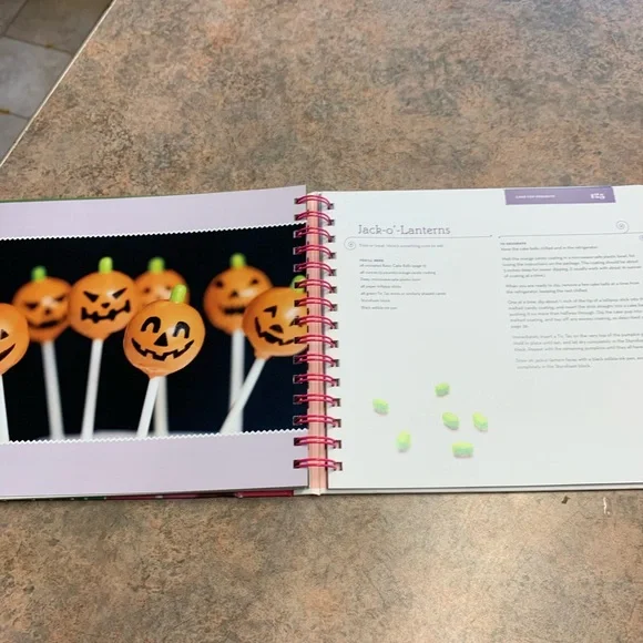 Bakerella Cake Pop Cookbook - Picture 14 of 16